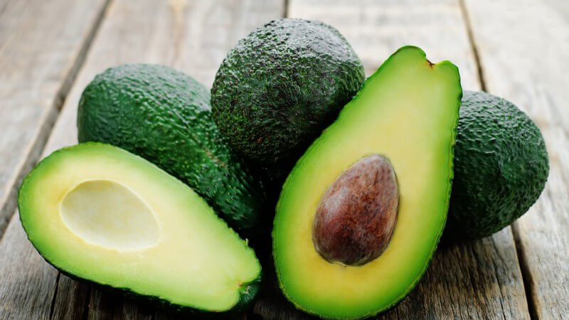 Die Avocado findet beispielsweise als Dip, Brotaufstrich oder im Salat Verwendung