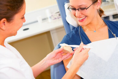 Aufgaben, Ausbildung und Weiterbildung einer Zahnarzthelferin