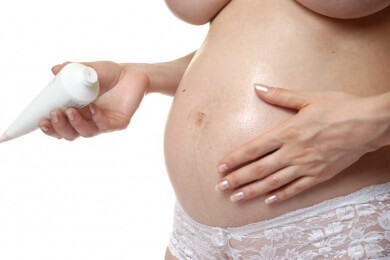 Schwangerschaftsstreifen: Vorbeugen und Nachbehandeln