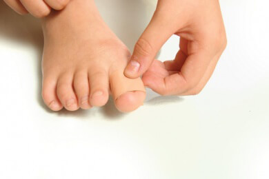 Wie die Spangentechnik bei eingewachsenen Nägeln funktioniert