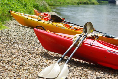 Naturerlebnisse beim Wasserwandern - Reizvolle Orte in Deutschland und die richtige Ausrüstung