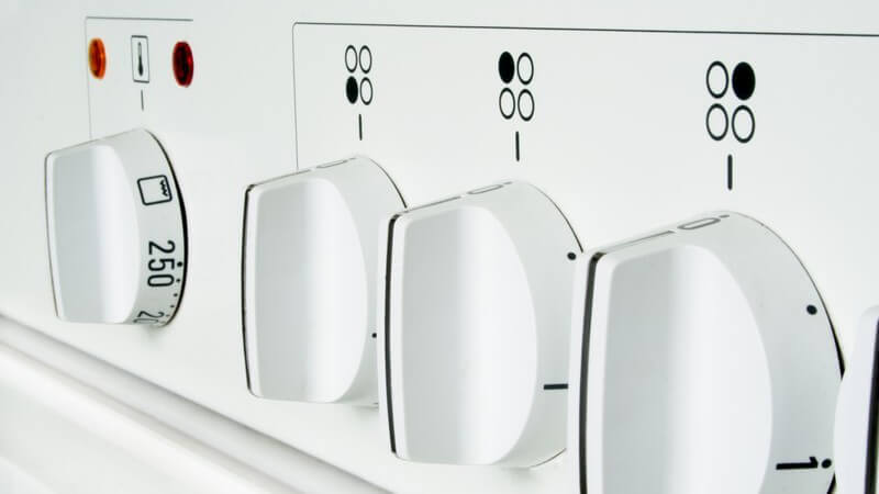 Nahaufnahme Schalter am Küchenherd