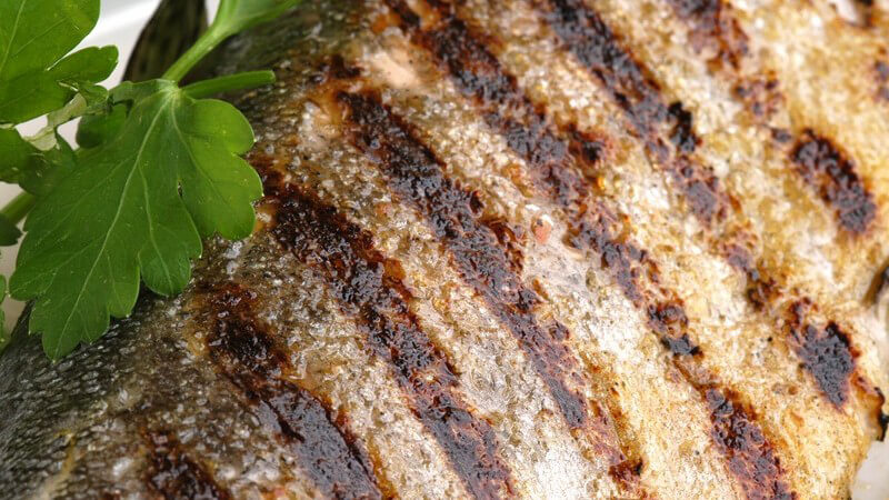 Nahaufnahme gegrillter Fisch