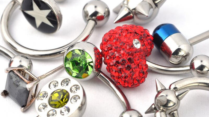 Piercingschmuck: Barbell, Ball Closure Ring, mit Steinchen