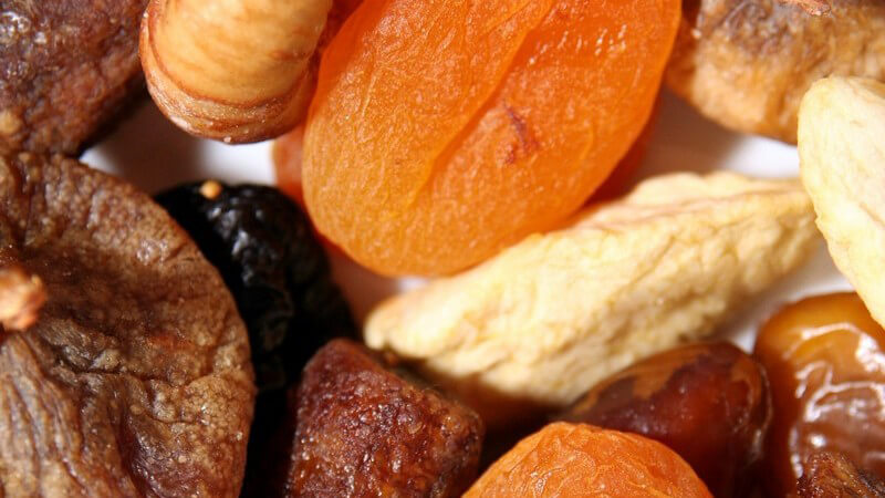 Trockenobst gemischt, bestehend aus getrockneten Äpfeln, Bananen, Feigen, Datteln, Pflaumen und Aprikosen