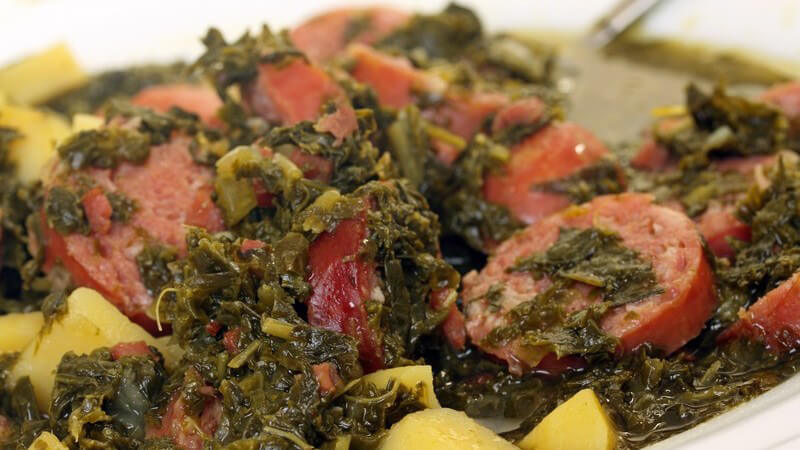 Grünkohl mit Kartoffeln und Mettwurst - gut bürgerliche Hausmannskost