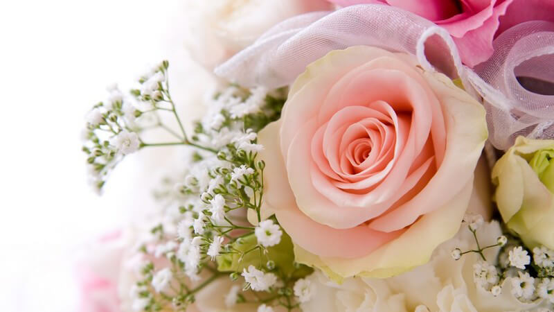 Nahaufnahme Brautstrauss mit Rosen