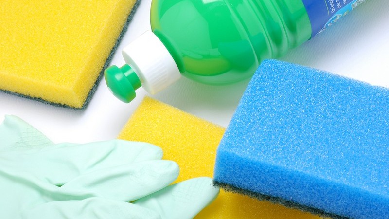 Spülschwämme, Spülmittel, Handschuhe