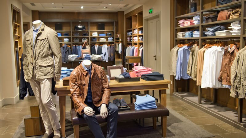 Einblick in eine Herrenboutique, Bekleidungsgeschäft für Herrenmode