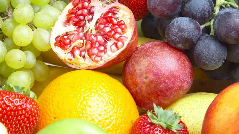 Nahaufnahme Auswahl an verschiedenen frischen Früchten