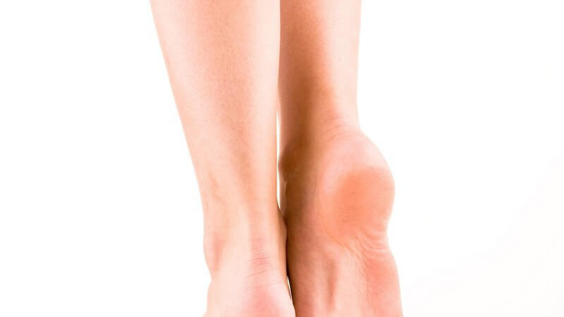 Rückansicht nackte Frauenbeine