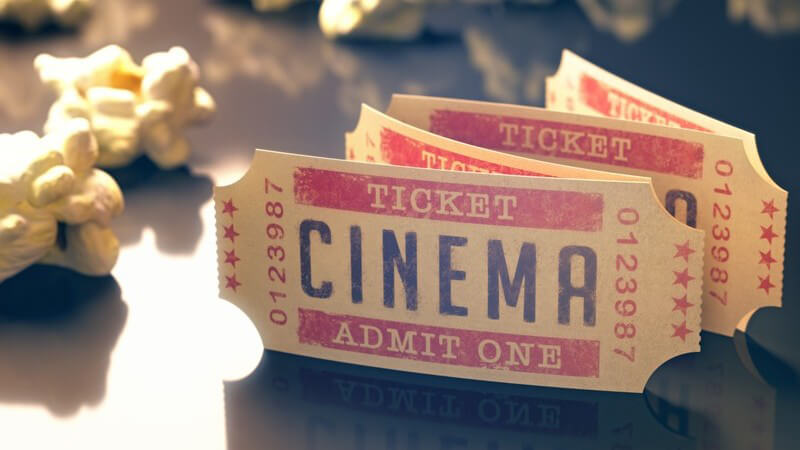 Kinokarten mit der Aufschrift "CINEMA" und Popcorn