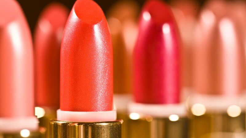 Anzahl an Lippenstiften in verschiedenen Rottönen