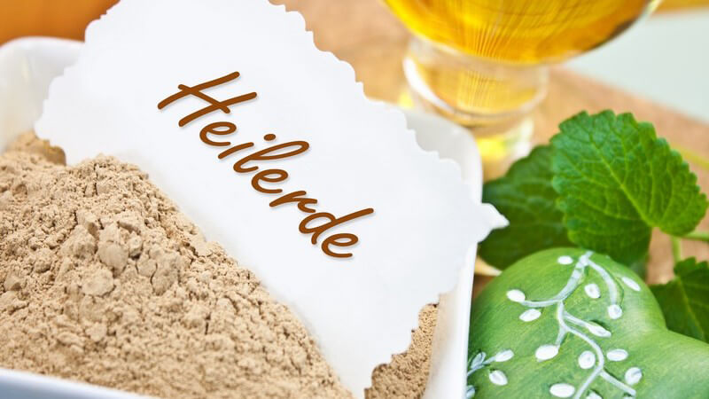 Heilerde in weißer Schüssel