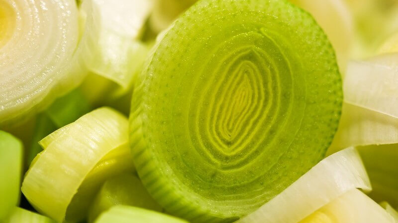 Frischer Lauch oder Porree in Scheiben geschnitten