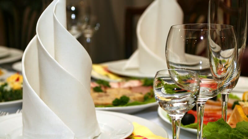 Edel gedeckter Tisch im Restaurant