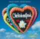 Oktoberfest: Trachten, Bier und Achterbahnen. Dirndls, Beer and Rollercoasters