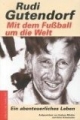 Mit dem Fußball um die Welt.